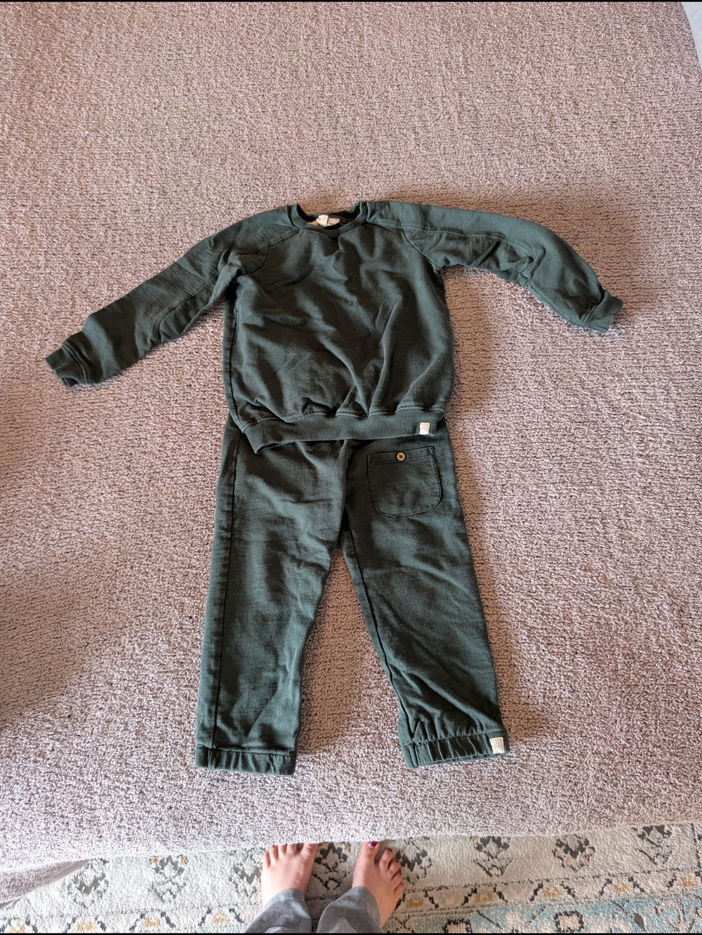 Green Sweatshirt And Joggers Set